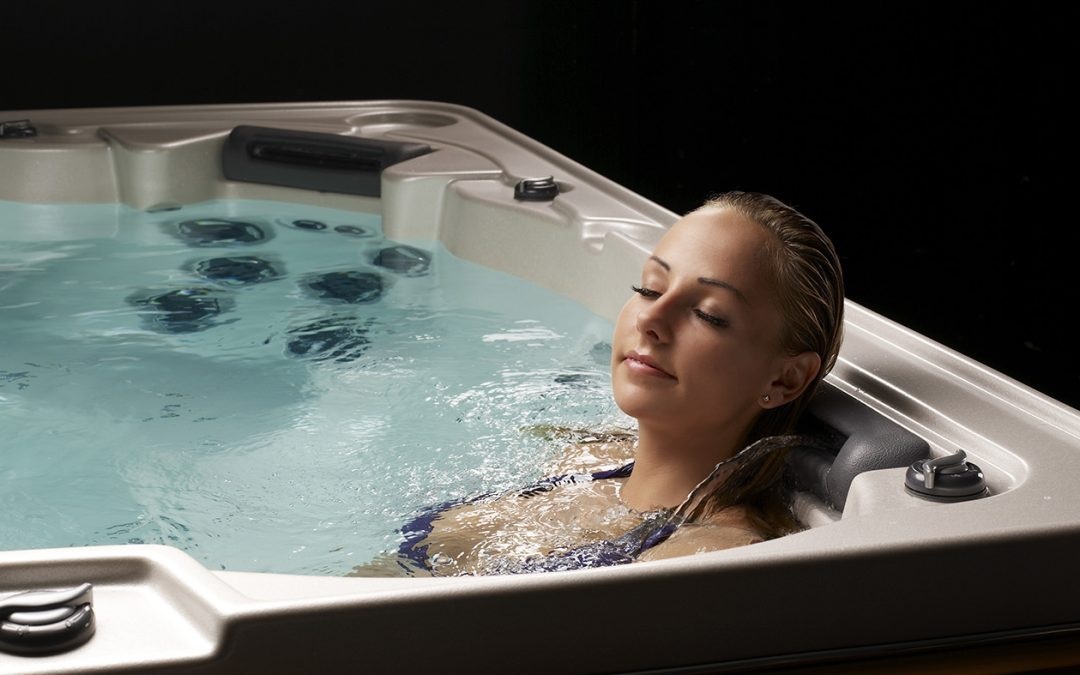 How a Hydromassage Tub Can Help Manage Chronic Pain Naturally